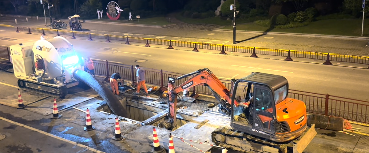 河南南路DN1000供水管道常温固化翻转内衬法突破一次性修复11个弯头
