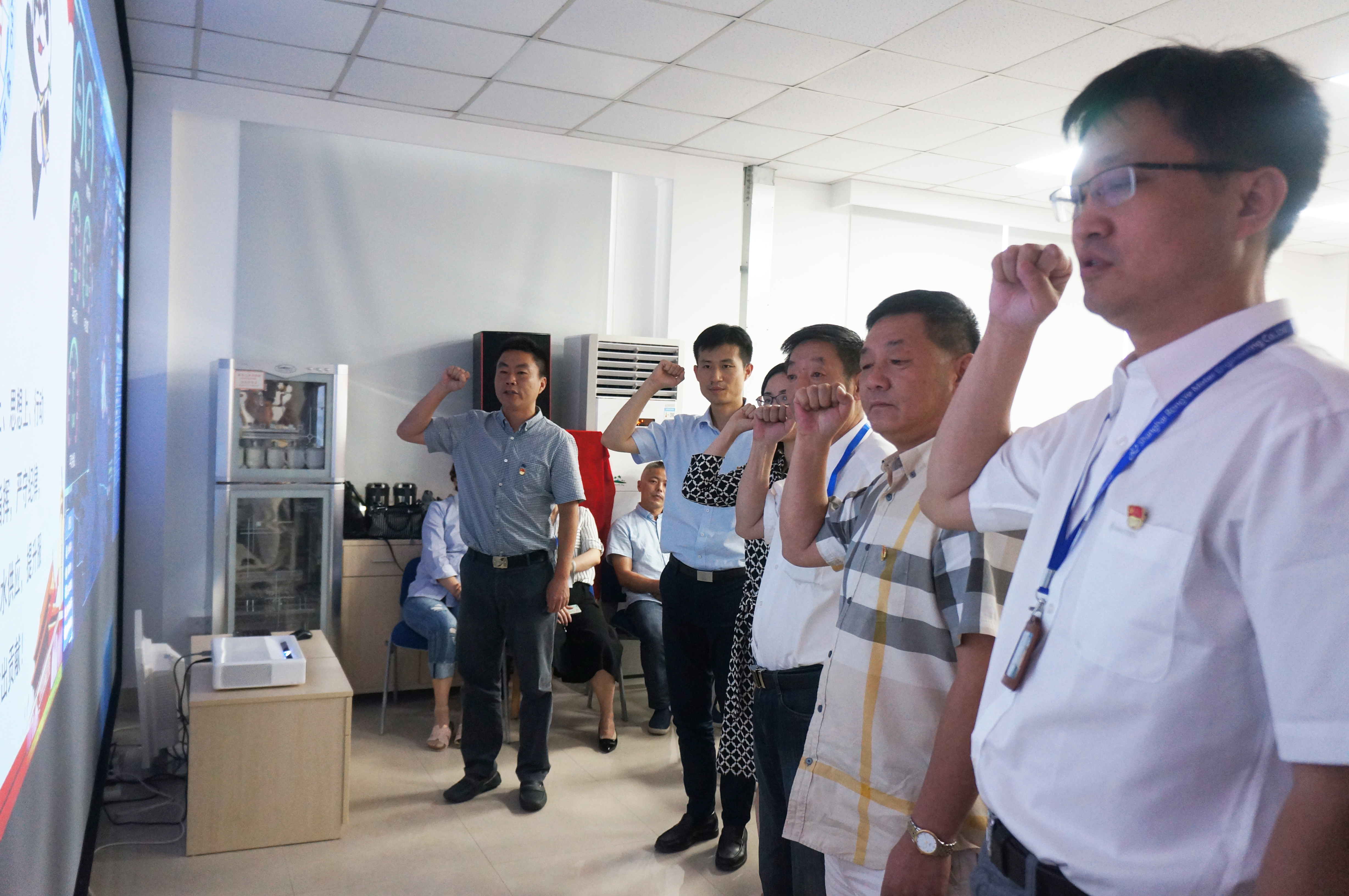 进口博览会供水保障临时党支部成立大会DSC01849-2.jpg